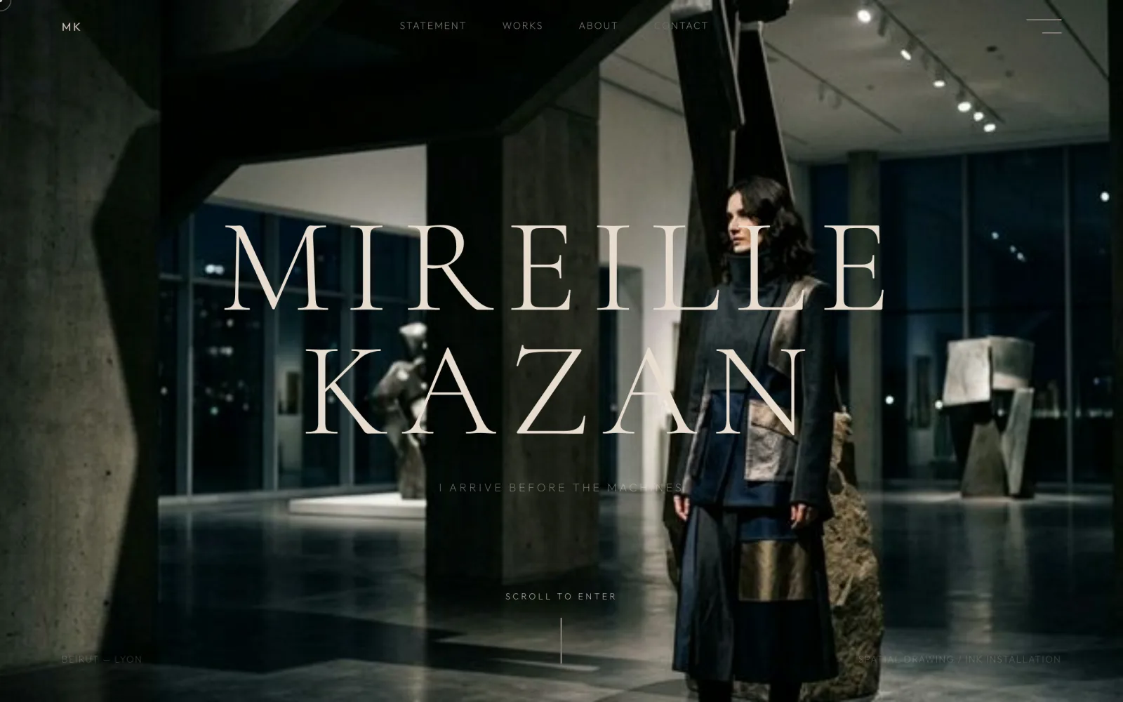 Mireille Kazan — 高級感のあるLPの実例：寒色の面を広く取ったファーストビュー